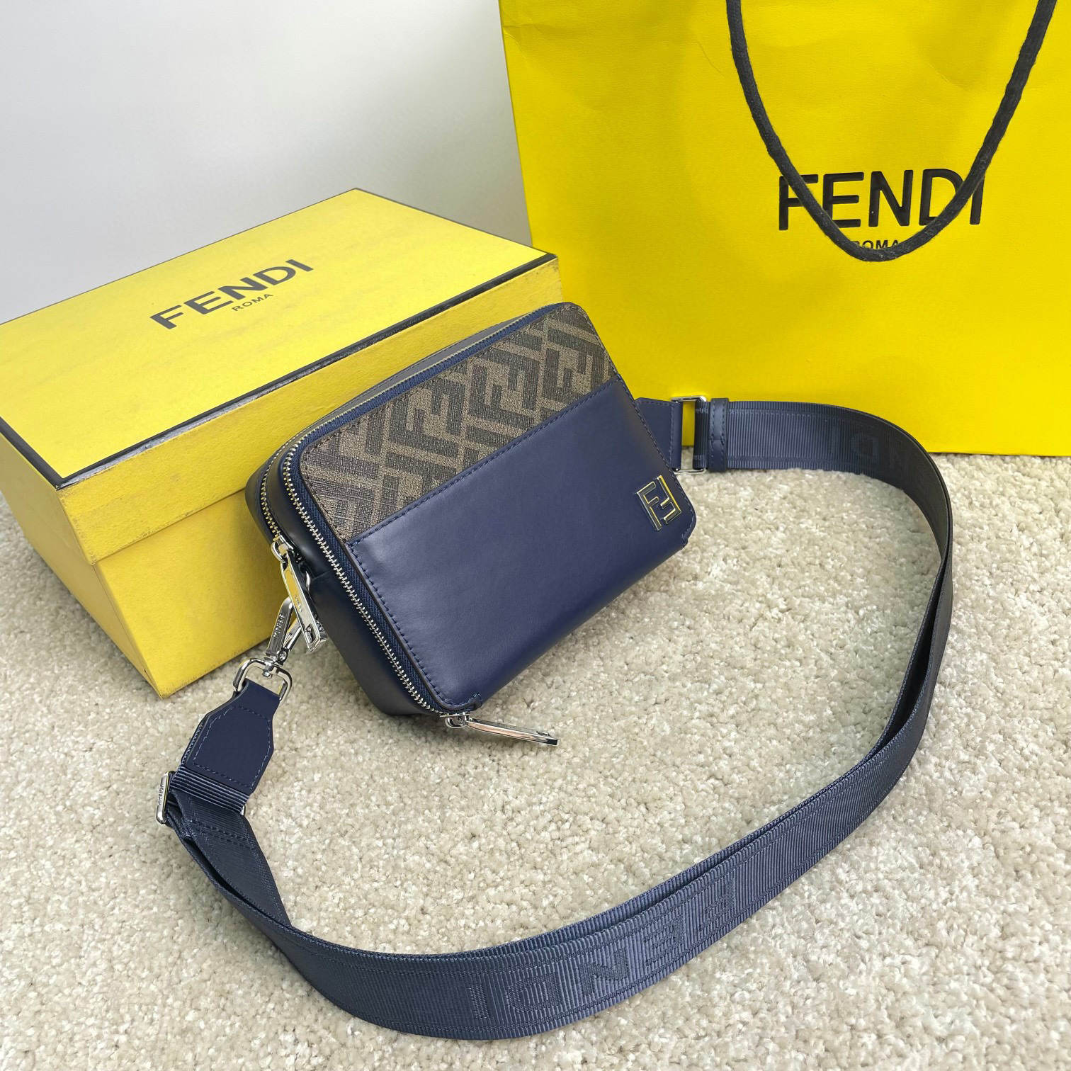 Fendi Einzelne Umhängetasche Größe: 18 * 14 * 7 cm