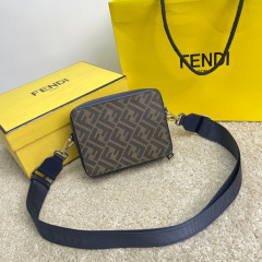Fendi Einzelne Umhängetasche Größe: 18 * 14 * 7 cm