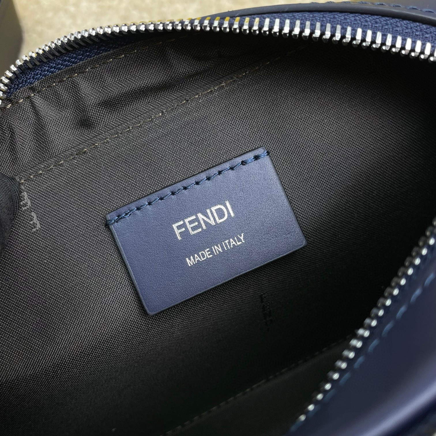 Fendi Einzelne Umhängetasche Größe: 18 * 14 * 7 cm