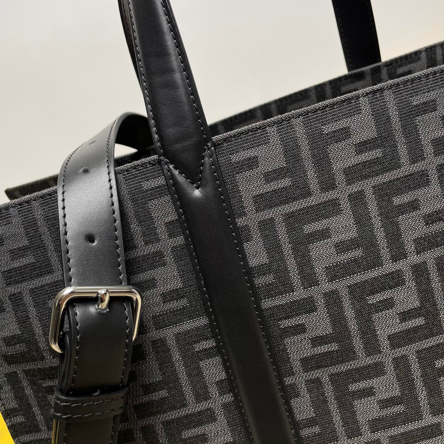 Fendi Aktentasche Größe: 40 * 20 * 35 cm