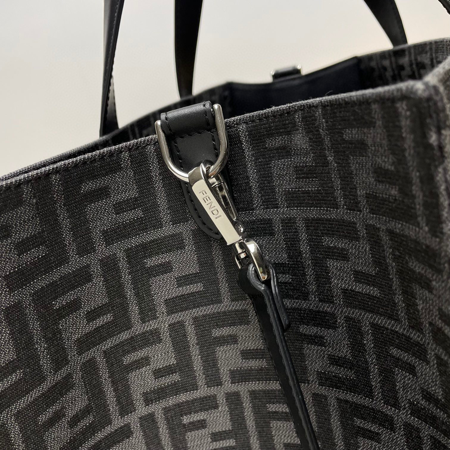 Fendi Aktentasche Größe: 40 * 20 * 35 cm