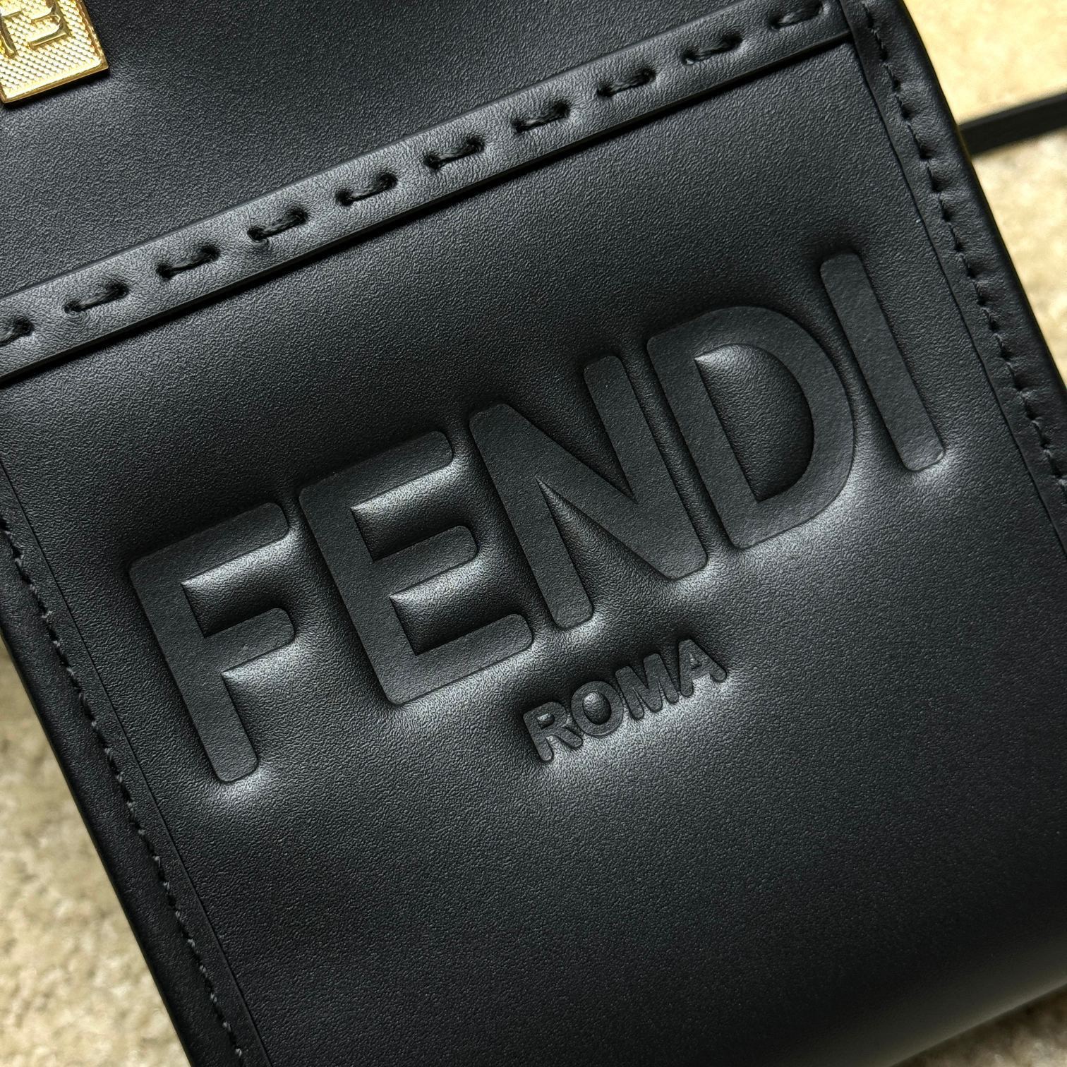 Fendi Handtasche Größe: 13*18*6,5 cm
