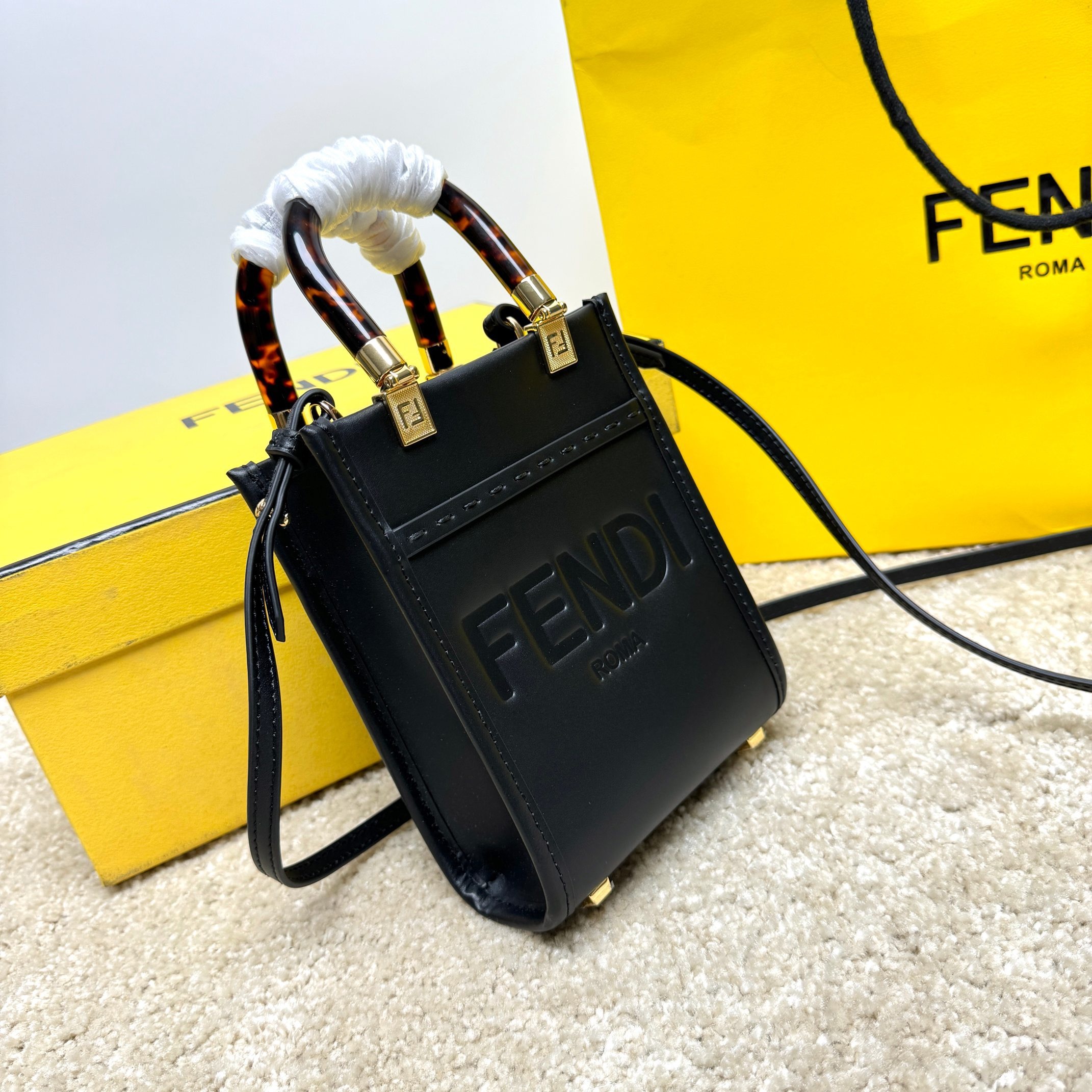 Fendi Handtasche Größe: 13*18*6,5 cm