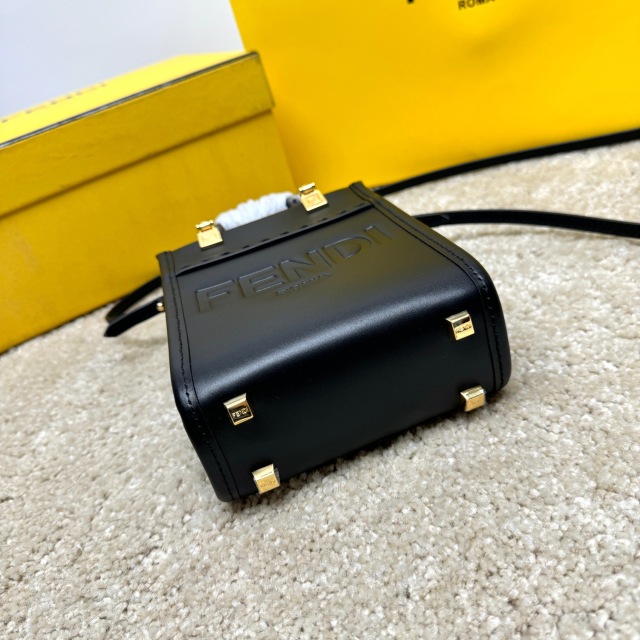 Fendi Handtasche Größe: 13*18*6,5 cm