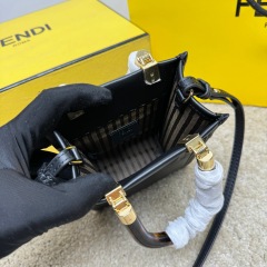 Fendi Handtasche Größe: 13*18*6,5 cm