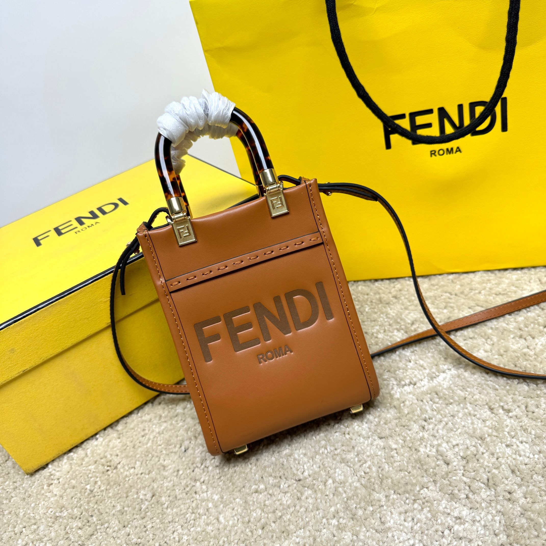 Fendi Handtasche Größe: 13*18*6,5 cm
