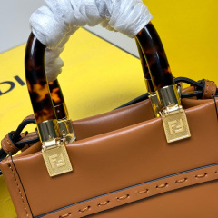 Fendi Handtasche Größe: 13*18*6,5 cm