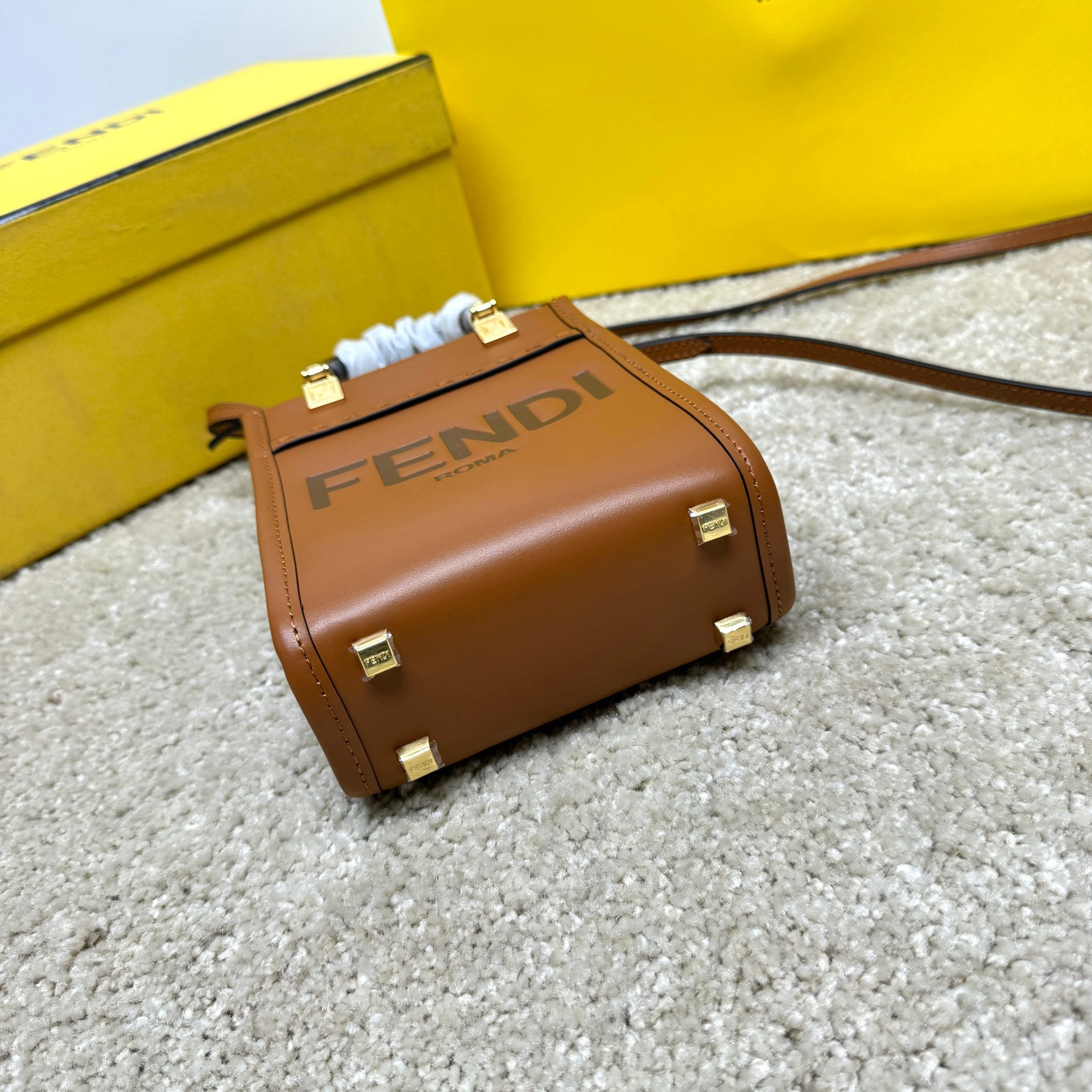 Fendi Handtasche Größe: 13*18*6,5 cm