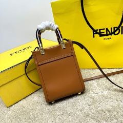 Fendi Handtasche Größe: 13*18*6,5 cm