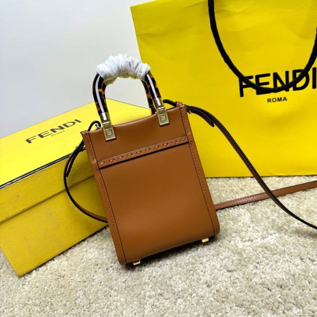 Fendi Handtasche Größe: 13*18*6,5 cm