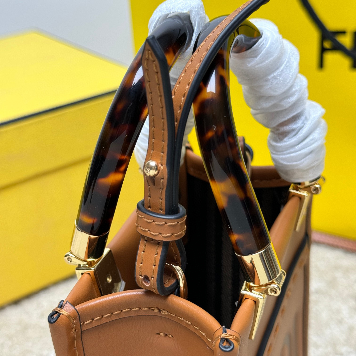 Fendi Handtasche Größe: 13*18*6,5 cm