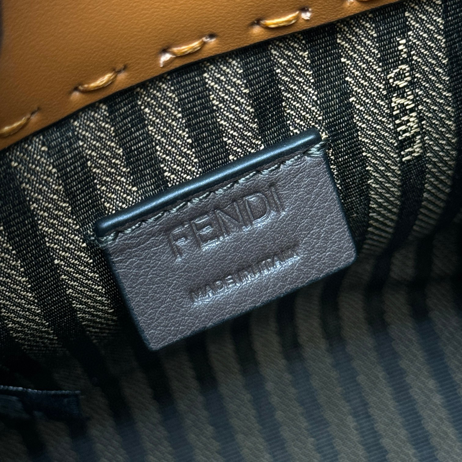 Fendi Handtasche Größe: 13*18*6,5 cm