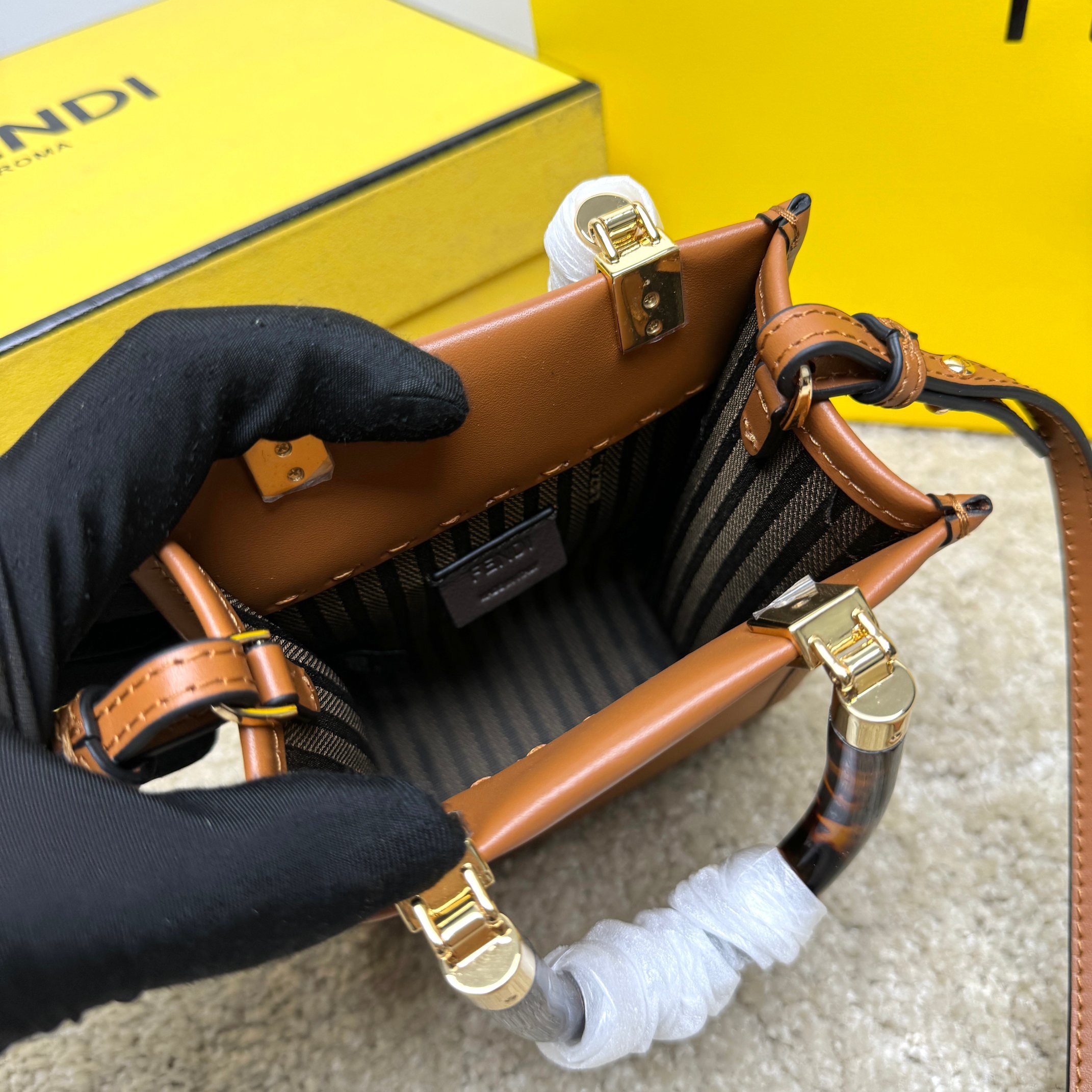 Fendi Handtasche Größe: 13*18*6,5 cm