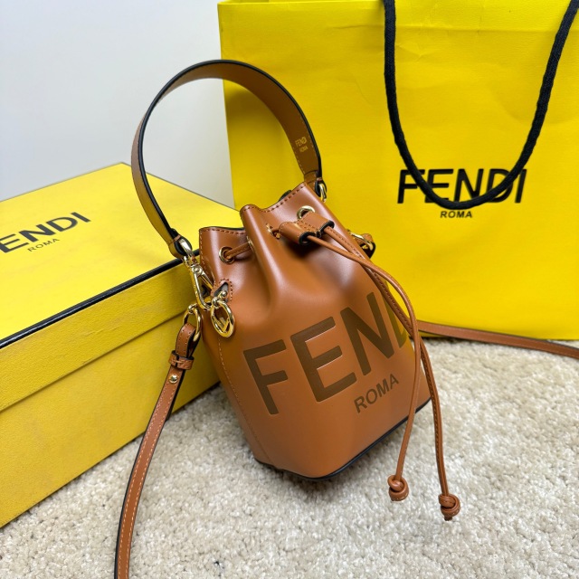 Beg baldi Fendi Saiz：11.5*10*18sm