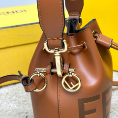 Beg baldi Fendi Saiz：11.5*10*18sm