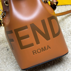 Beg baldi Fendi Saiz：11.5*10*18sm