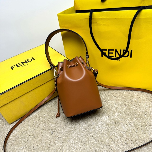 Beg baldi Fendi Saiz：11.5*10*18sm