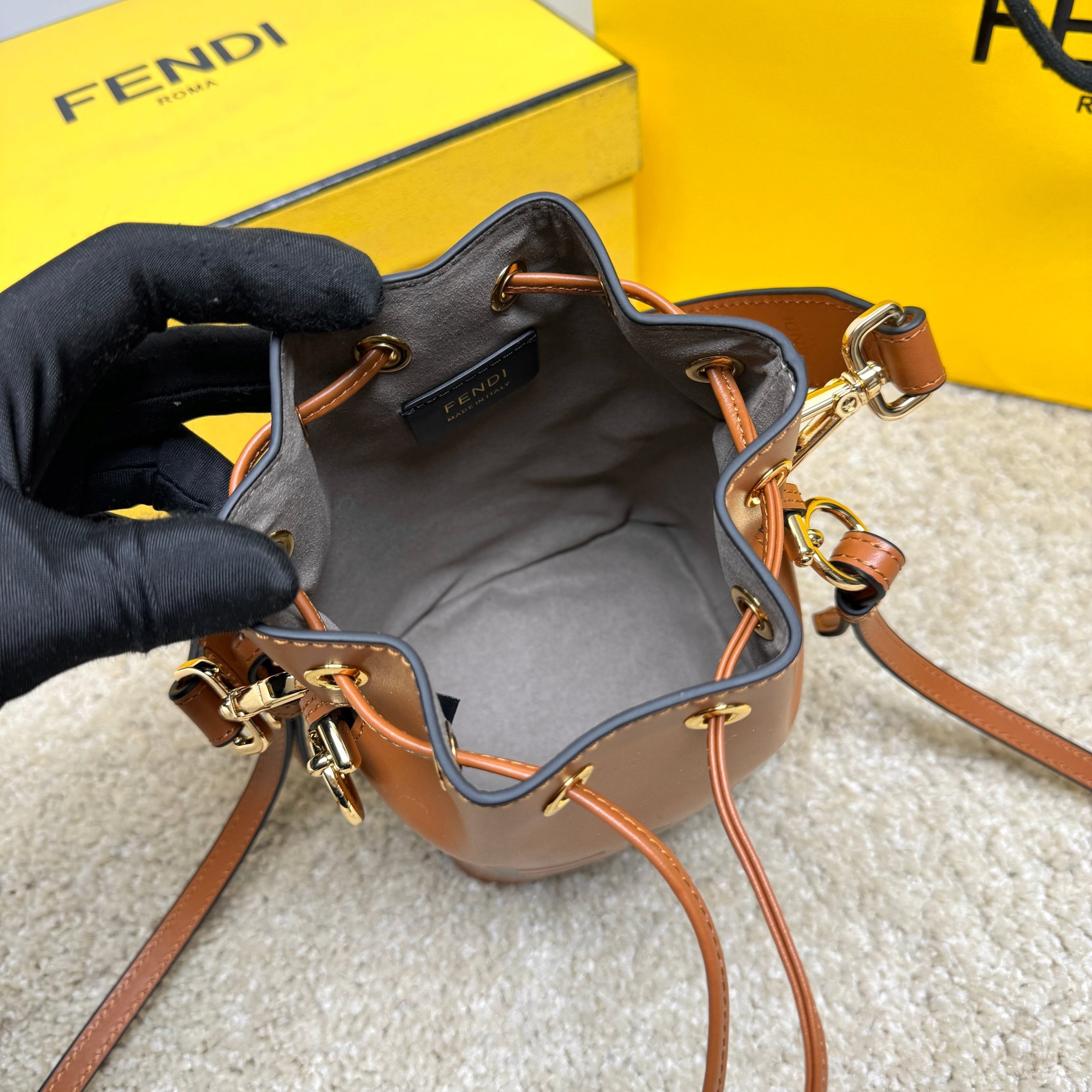 Beg baldi Fendi Saiz：11.5*10*18sm