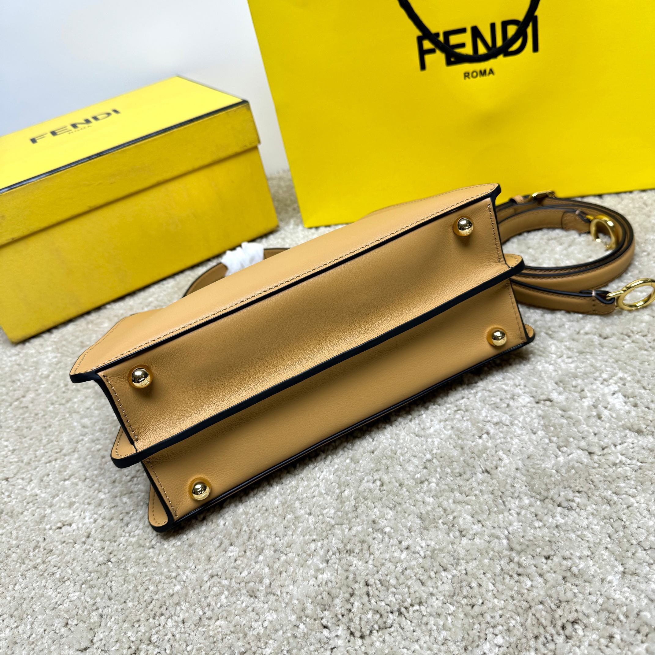 Borsa a mano Fendi Dimensioni: 33*25*13cm
