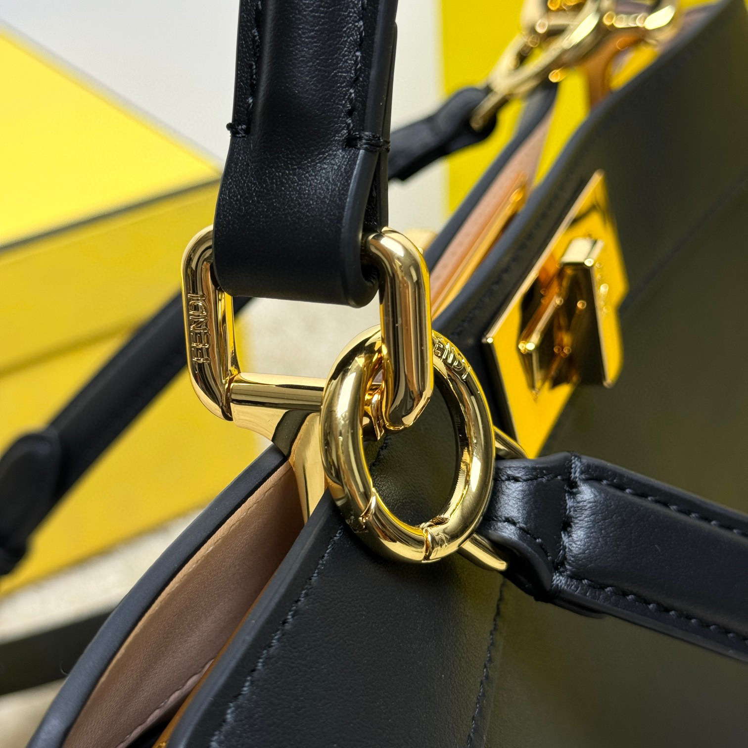 Fendi Hand bag Size：33*25*13cm