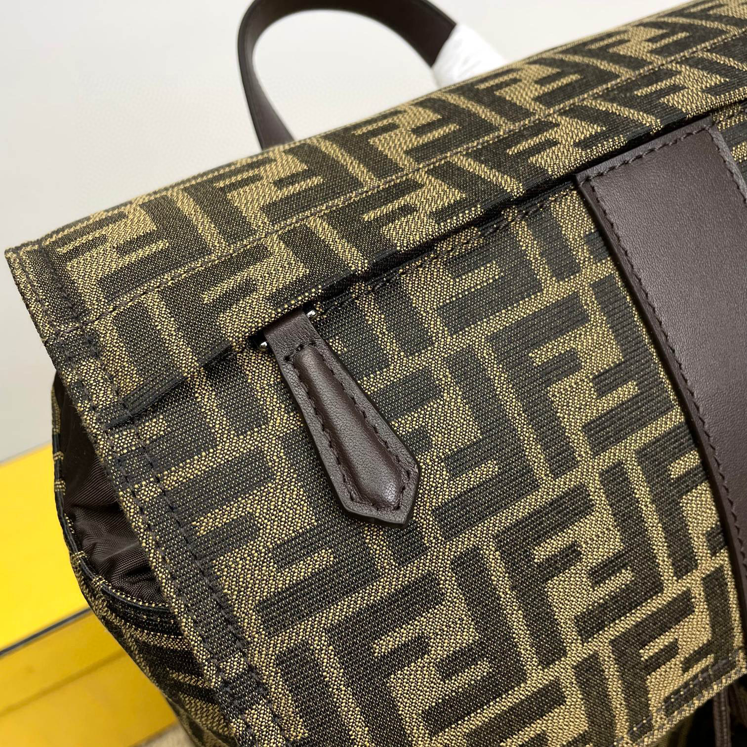 Borsa zaino Fendi Dimensioni: 41*31*19cm