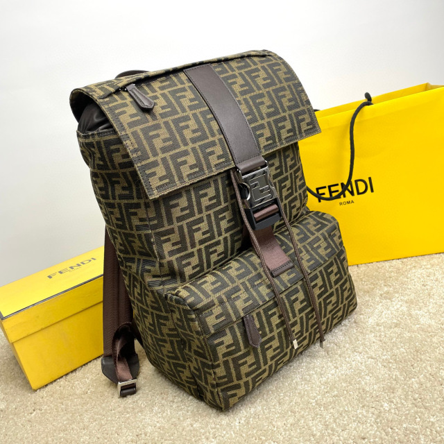 Borsa zaino Fendi Dimensioni: 41*31*19cm