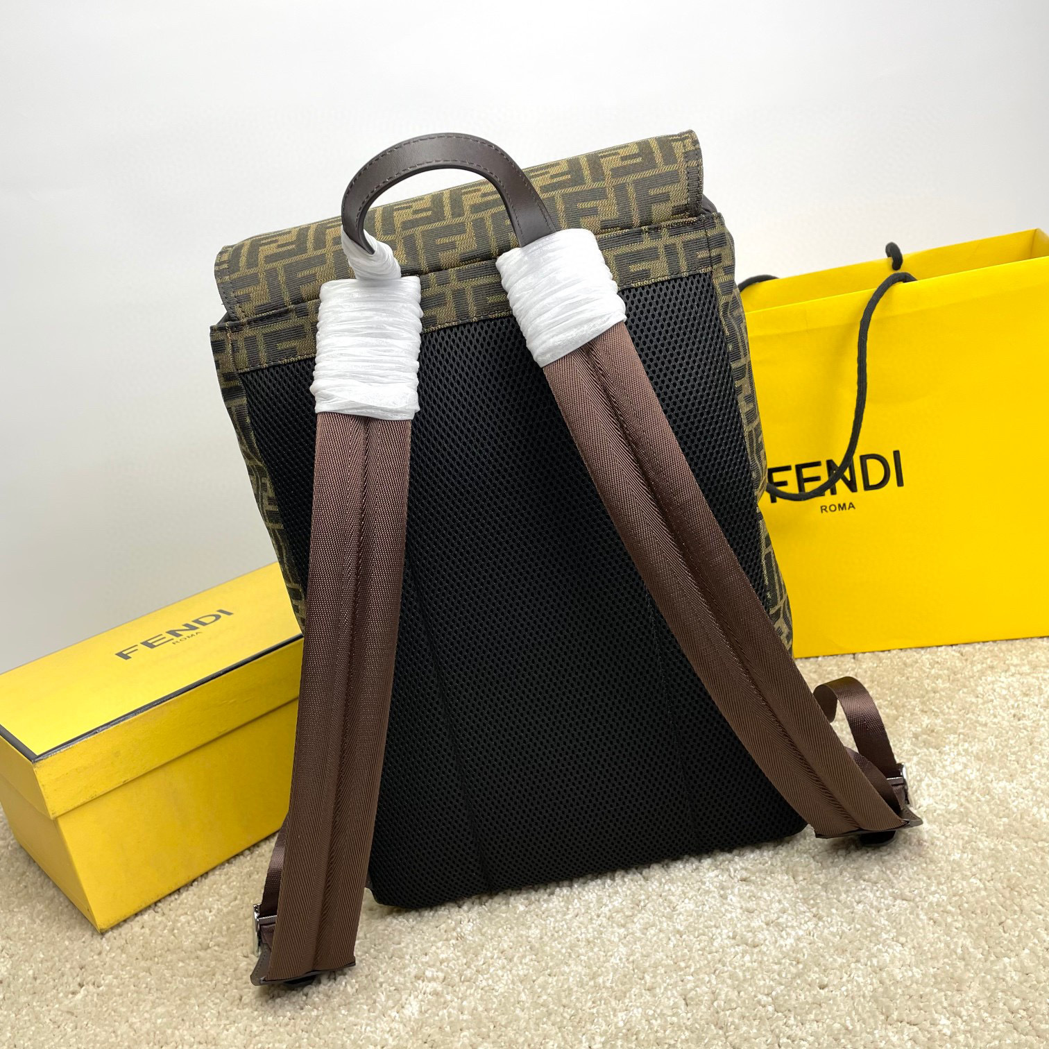 Borsa zaino Fendi Dimensioni: 41*31*19cm
