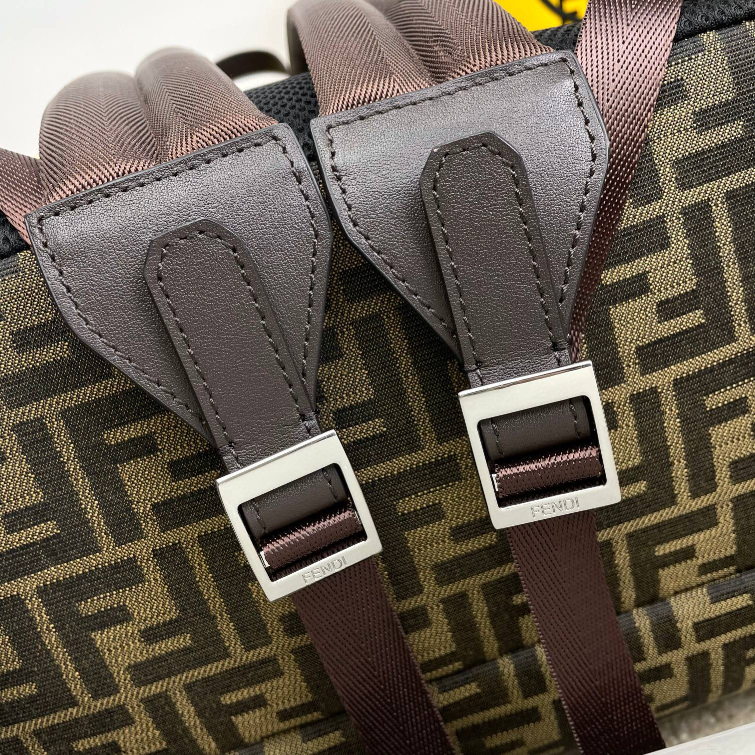 Borsa zaino Fendi Dimensioni: 41*31*19cm