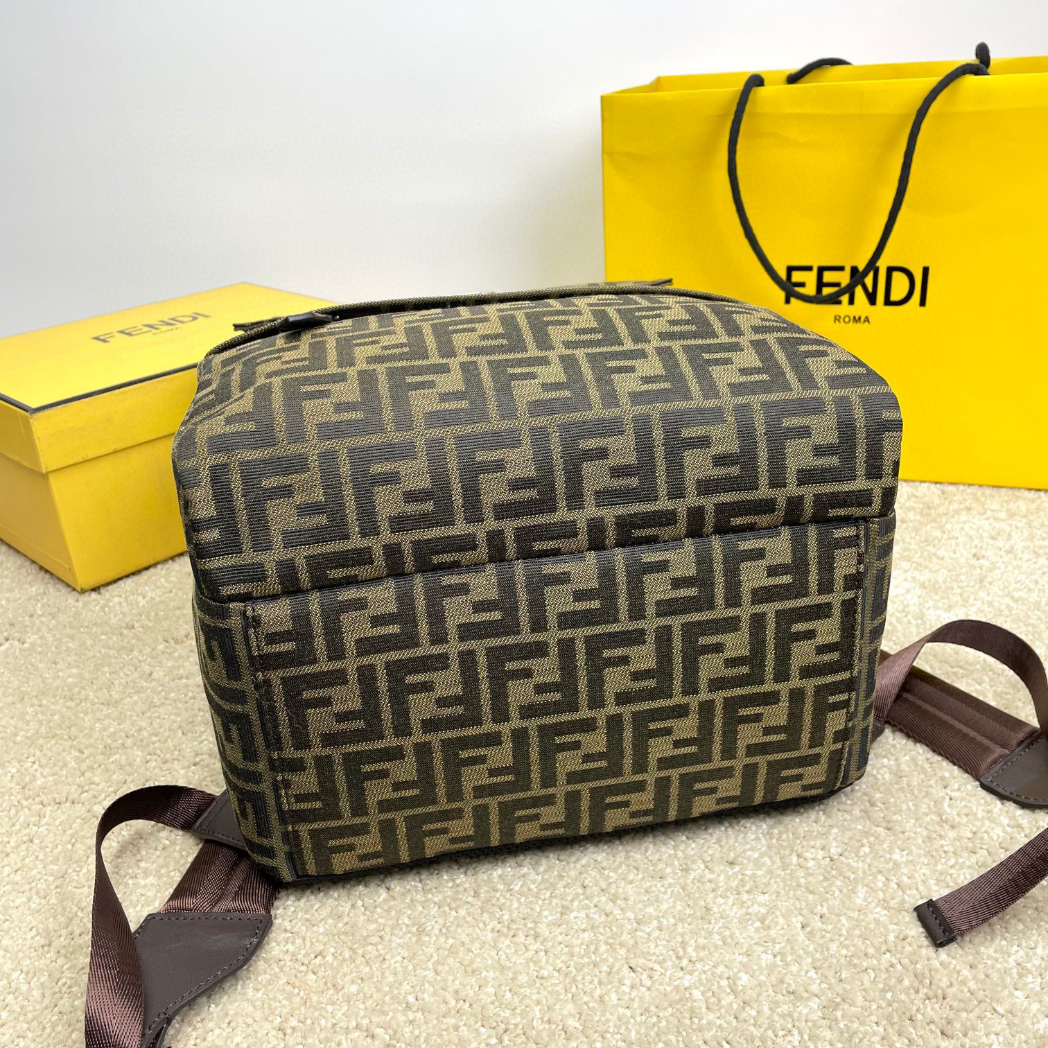 Borsa zaino Fendi Dimensioni: 41*31*19cm