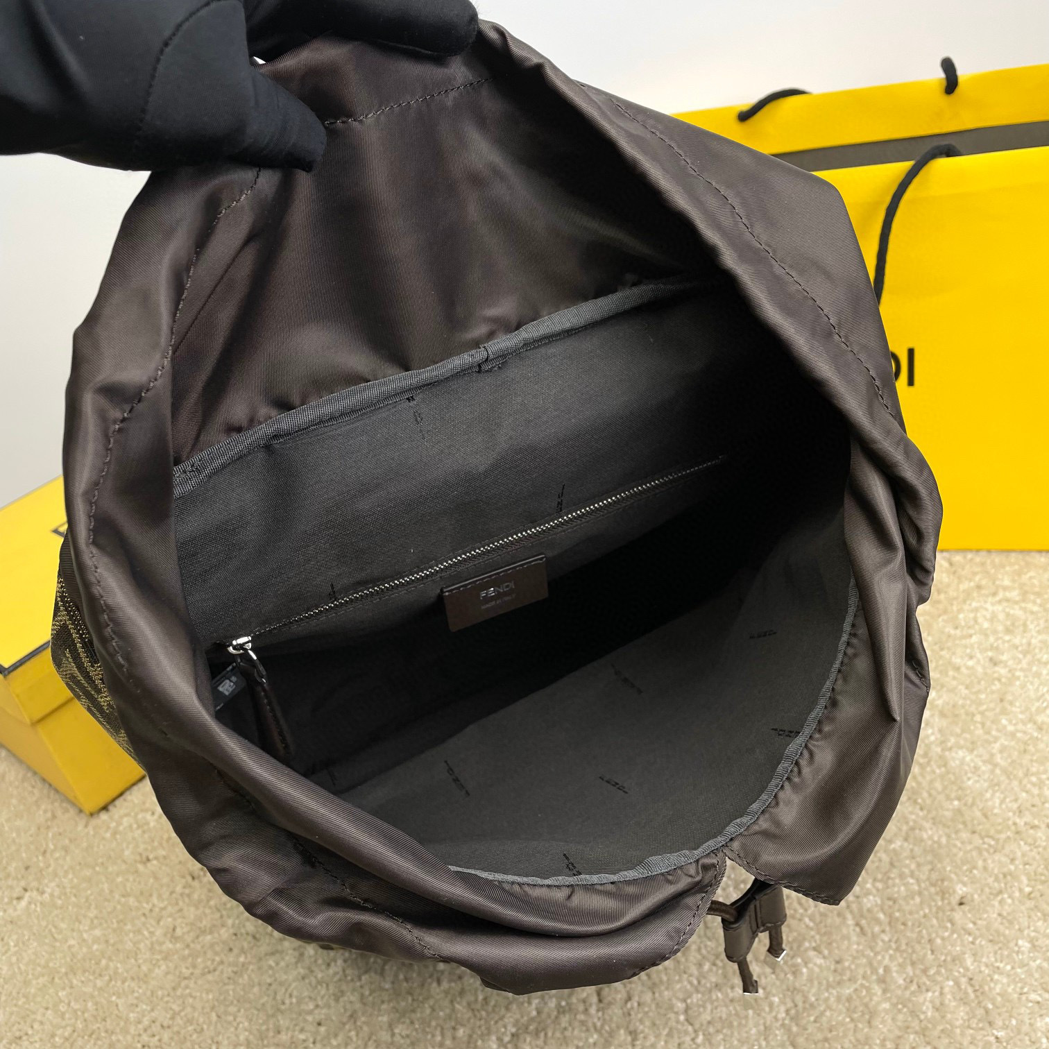 Borsa zaino Fendi Dimensioni: 41*31*19cm