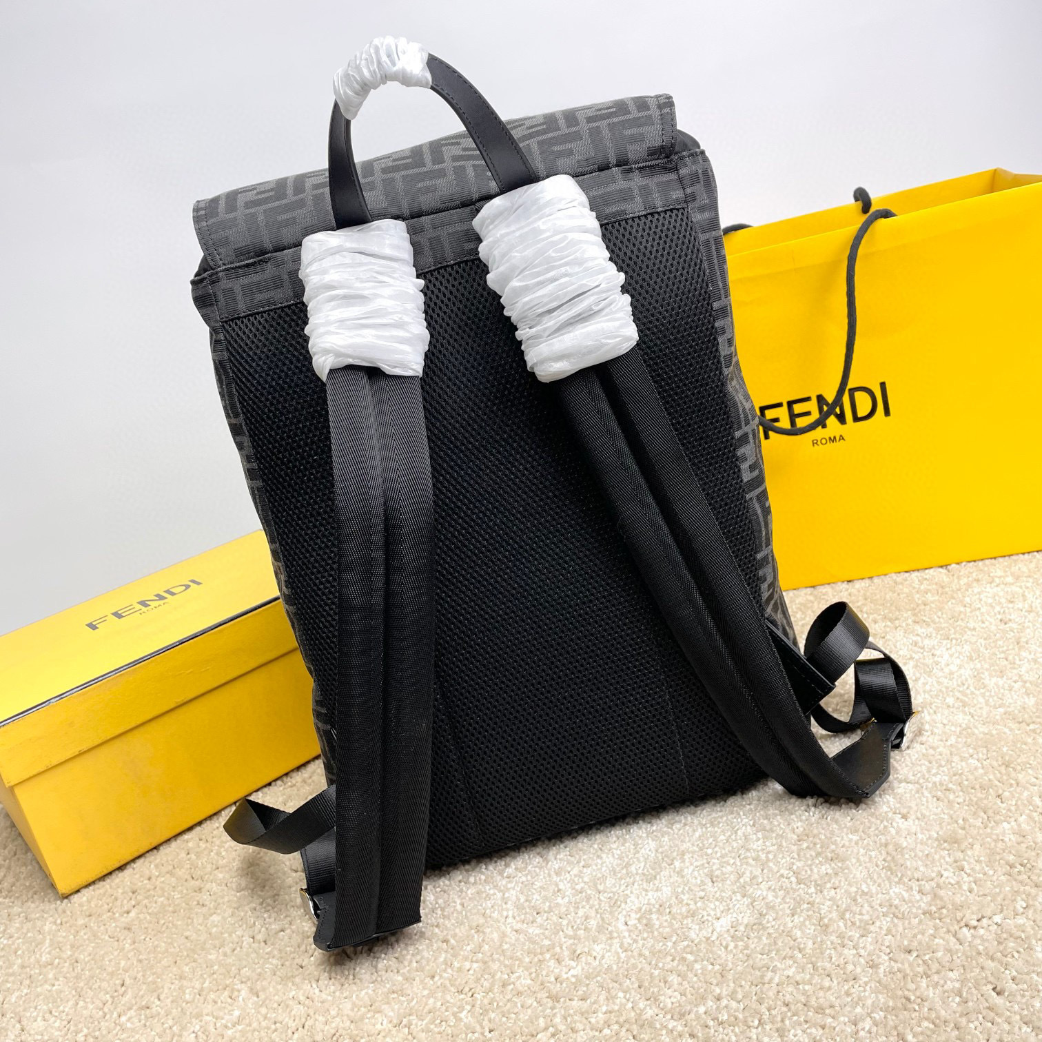 Borsa zaino Fendi Dimensioni: 41*31*19cm