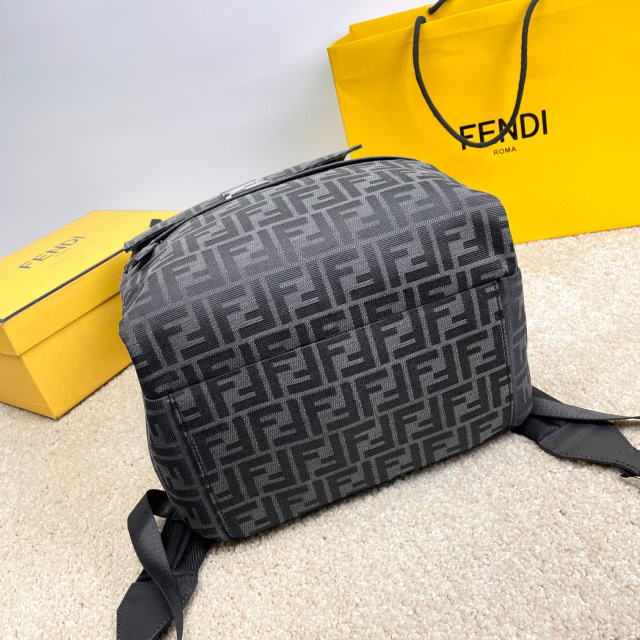 Borsa zaino Fendi Dimensioni: 41*31*19cm