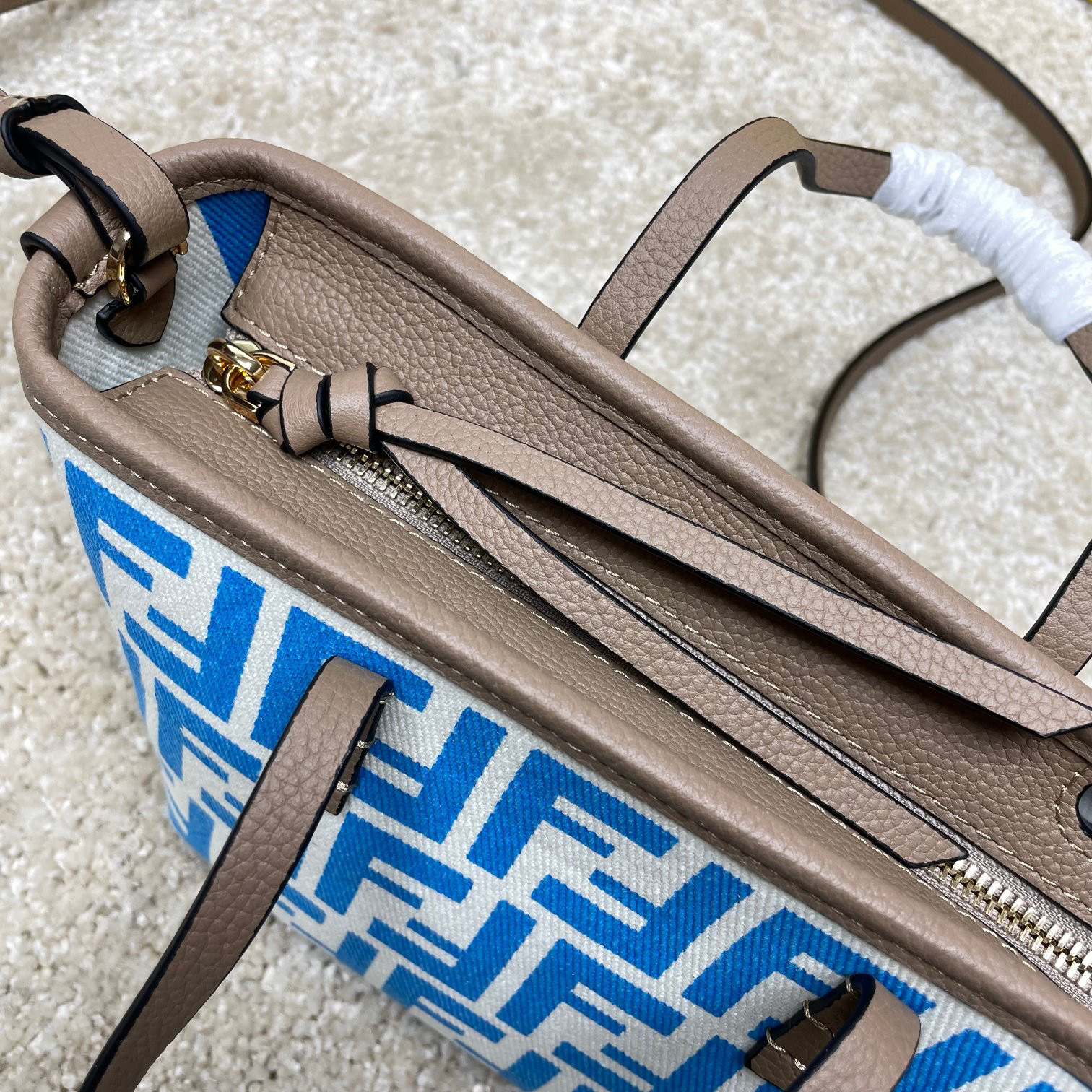 Borsa della spesa Fendi Dimensioni: 23*19.5*15cm