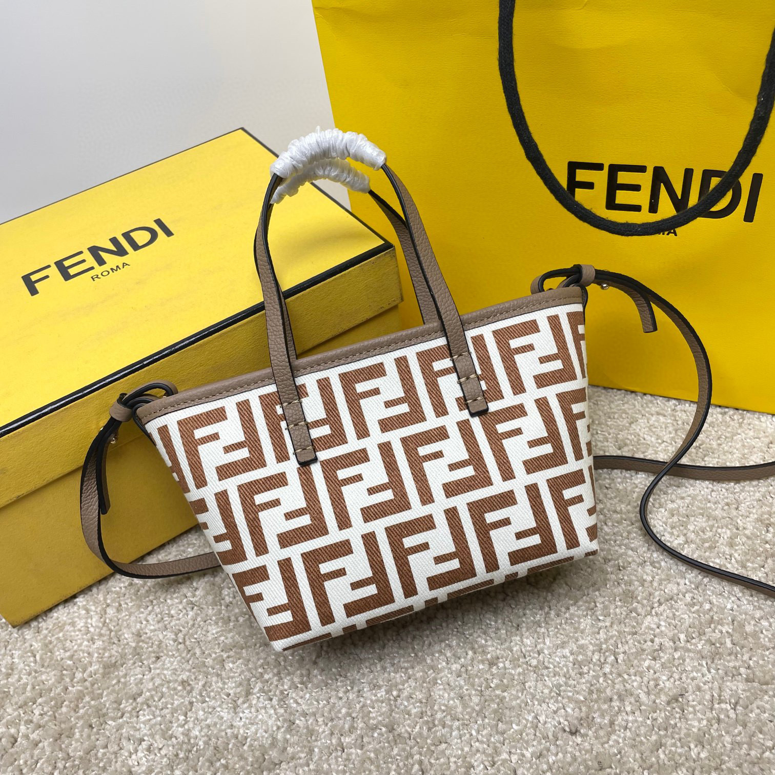 Beg beli-belah Fendi Saiz：23*19.5*15cm