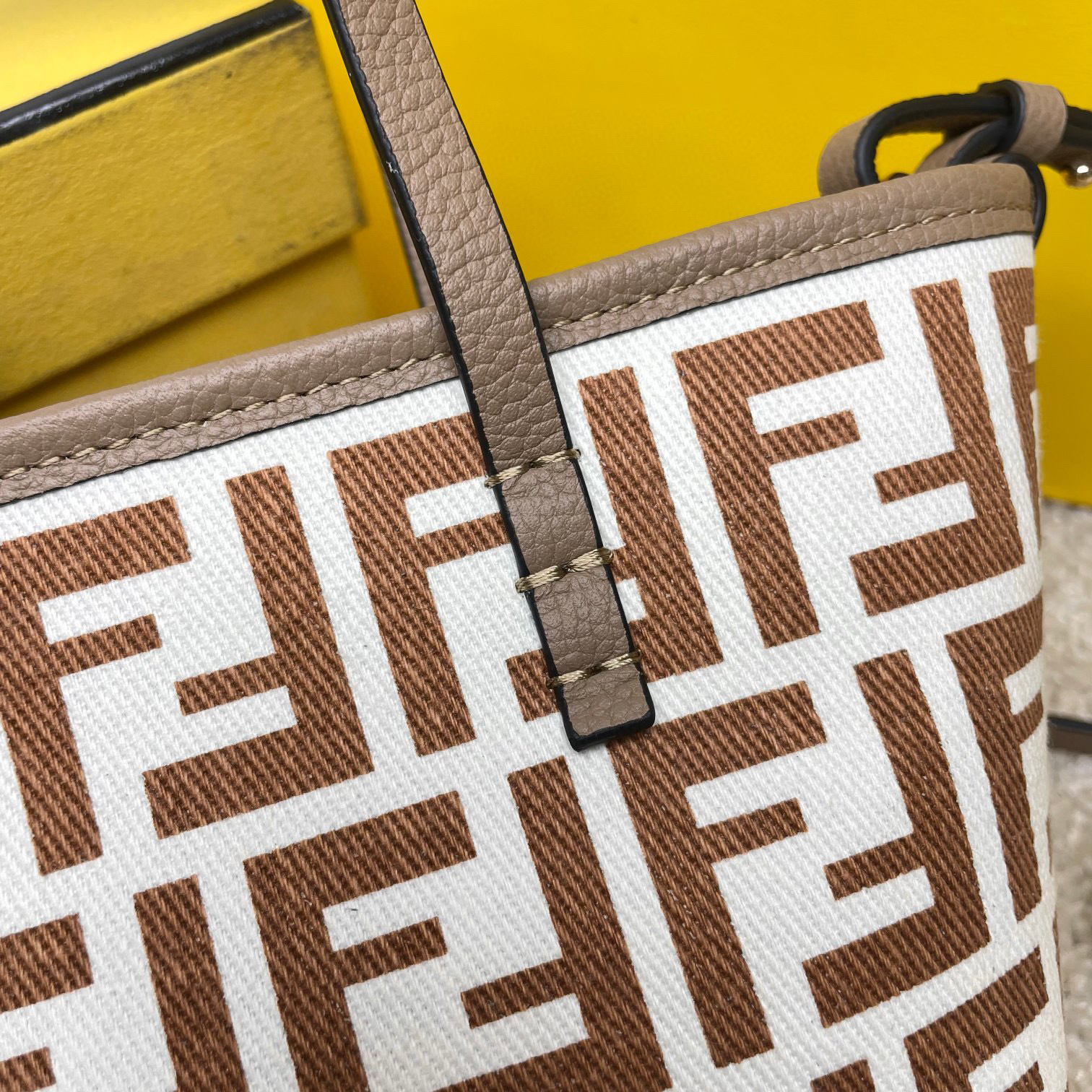 Beg beli-belah Fendi Saiz：23*19.5*15cm