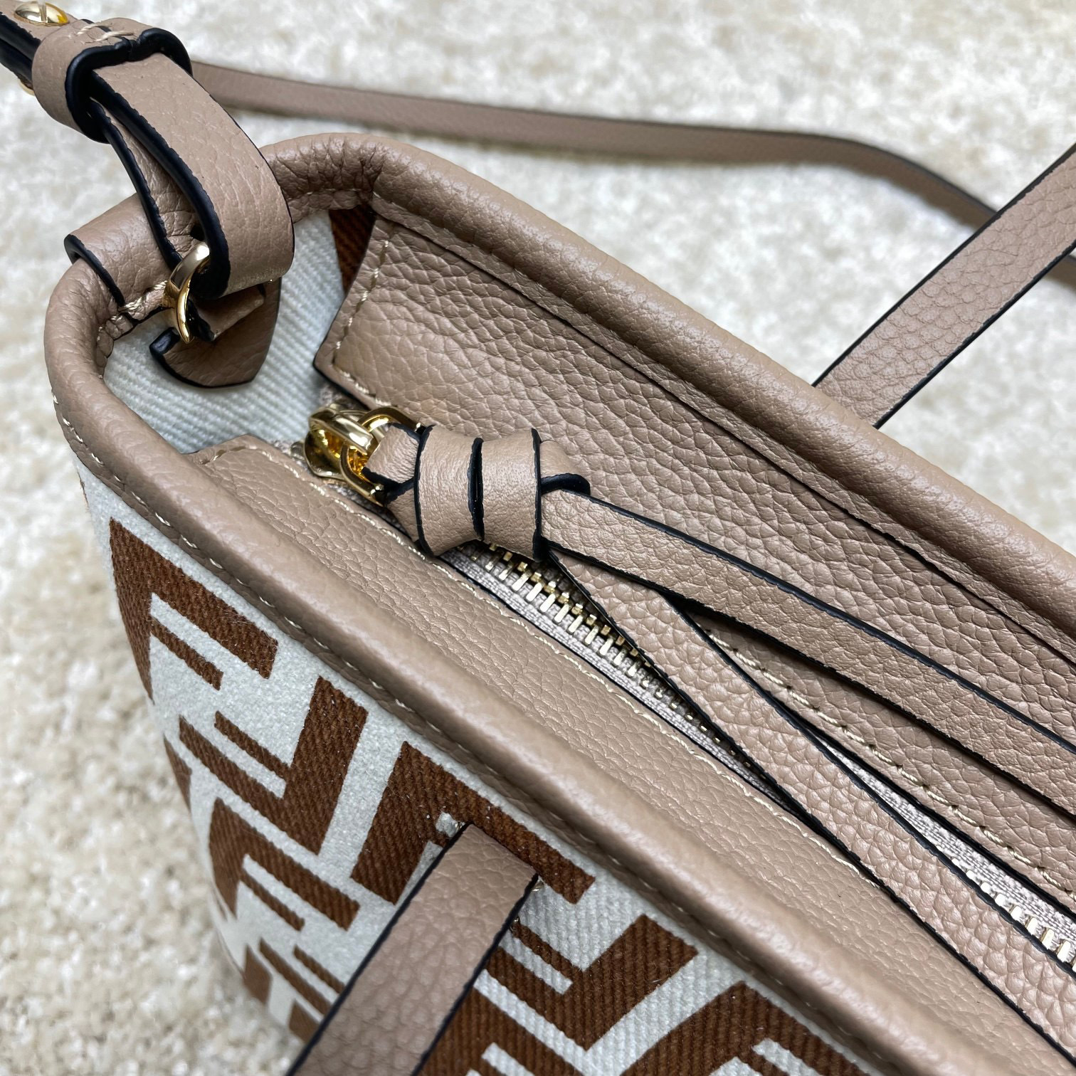 Beg beli-belah Fendi Saiz：23*19.5*15cm