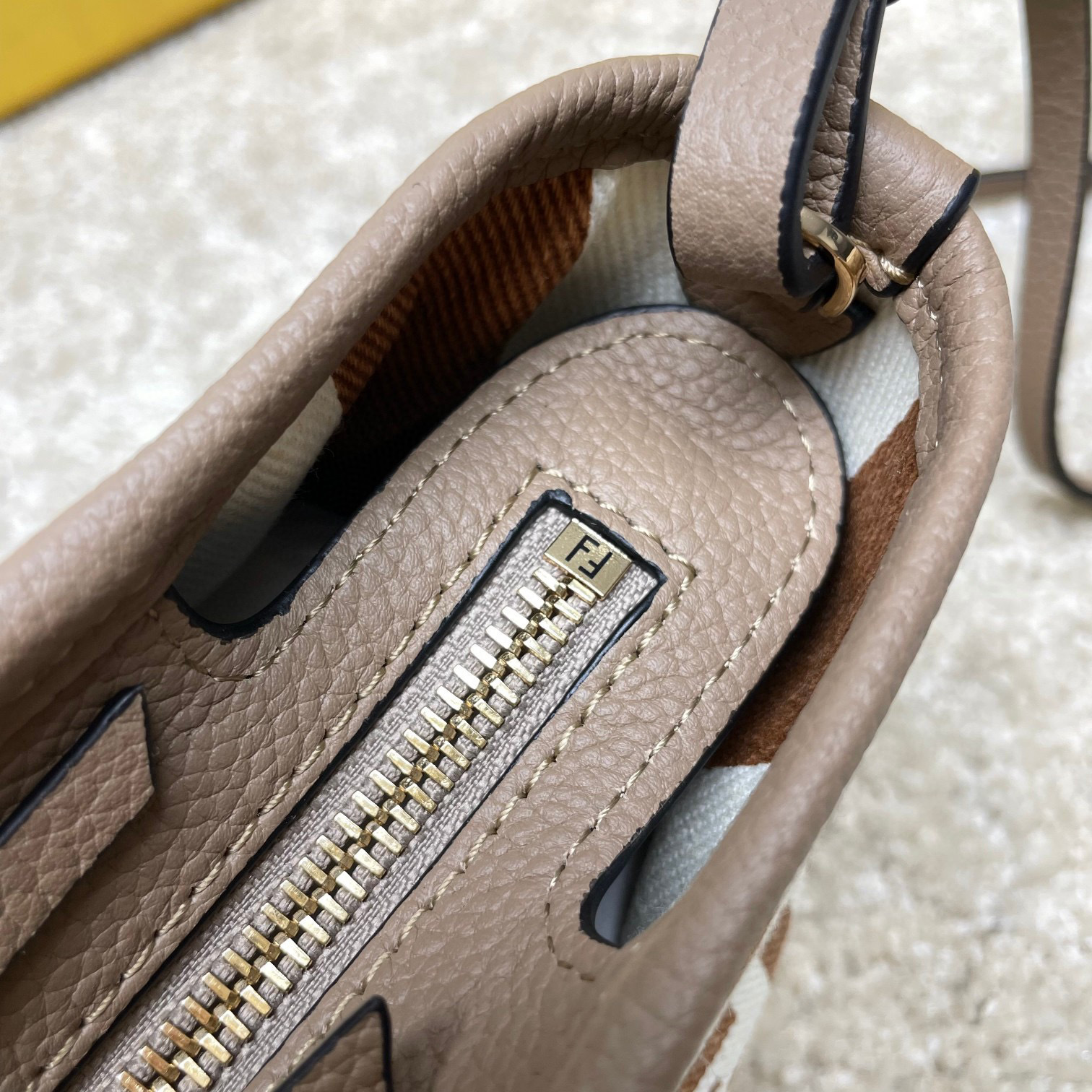 Beg beli-belah Fendi Saiz：23*19.5*15cm