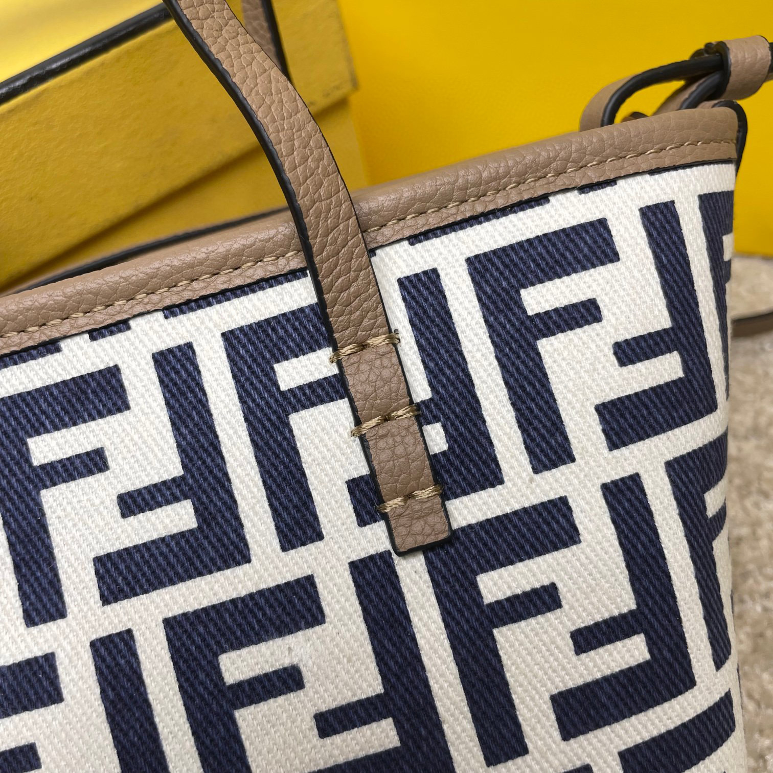 Borsa della spesa Fendi Dimensioni: 23*19.5*15cm
