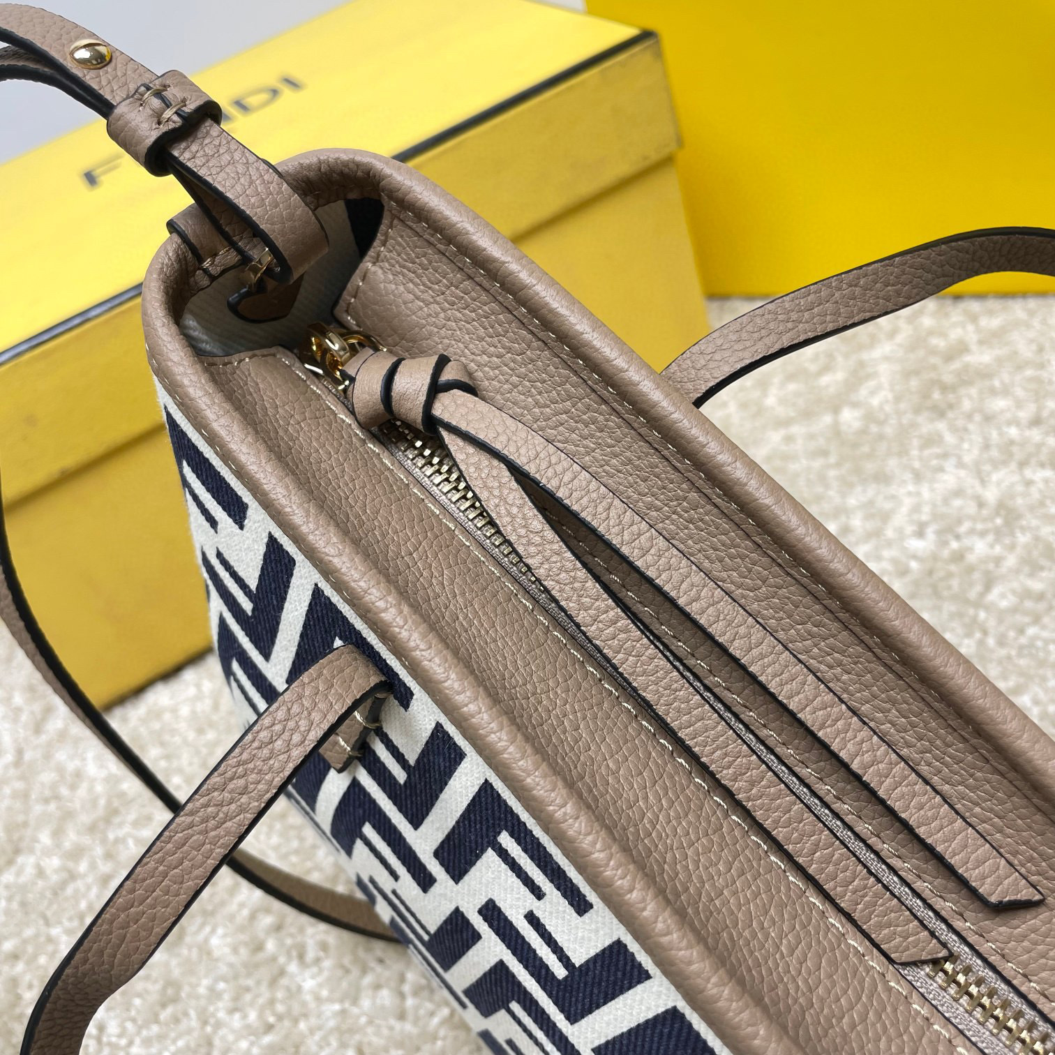 Borsa della spesa Fendi Dimensioni: 23*19.5*15cm