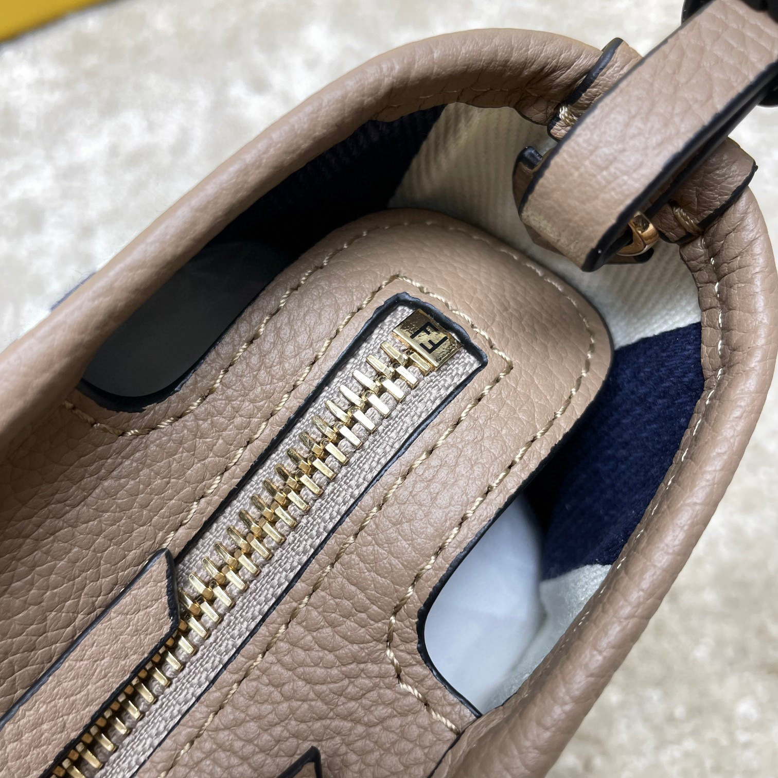 Borsa della spesa Fendi Dimensioni: 23*19.5*15cm