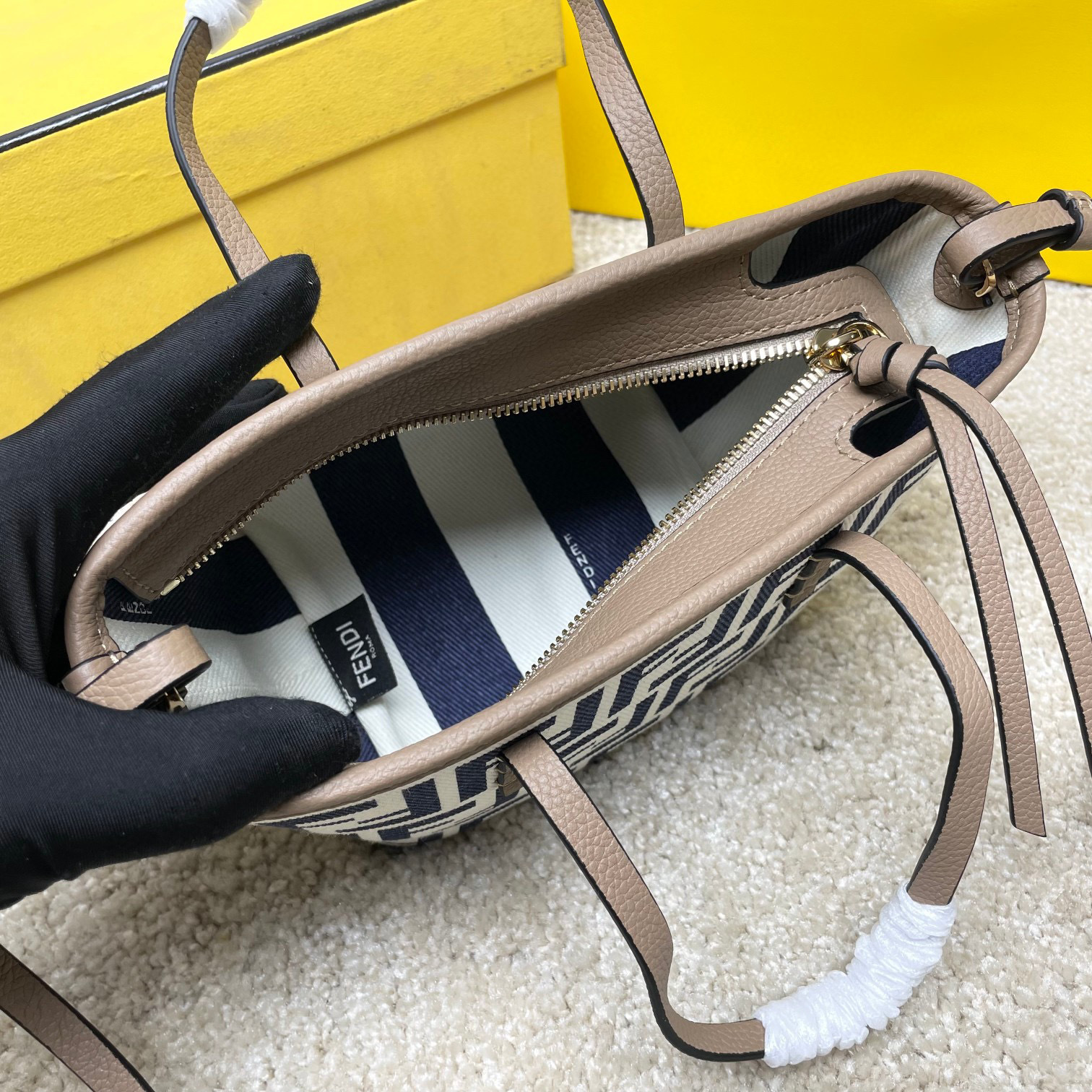 Borsa della spesa Fendi Dimensioni: 23*19.5*15cm