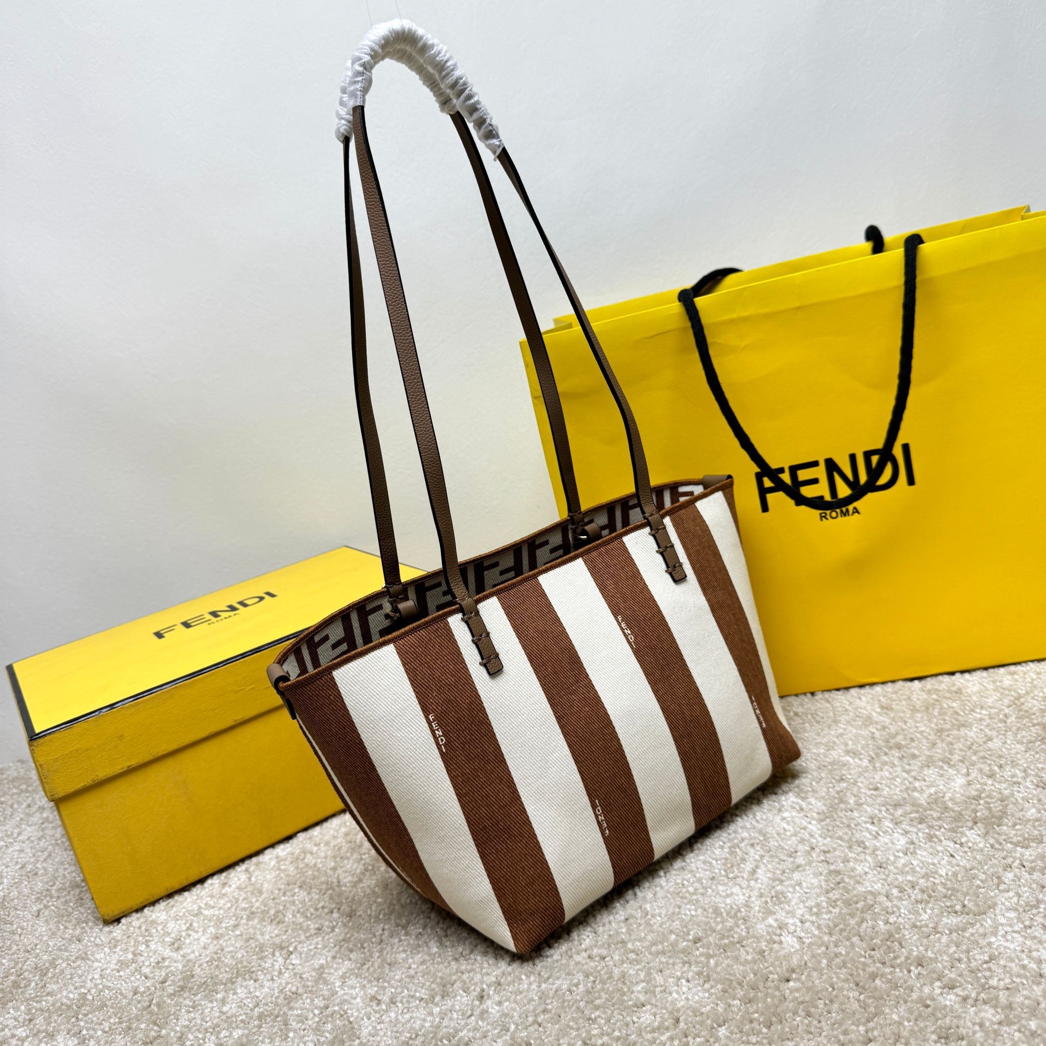 Fendi Einkaufstasche Größe: 35 x 19,5 x 32 cm