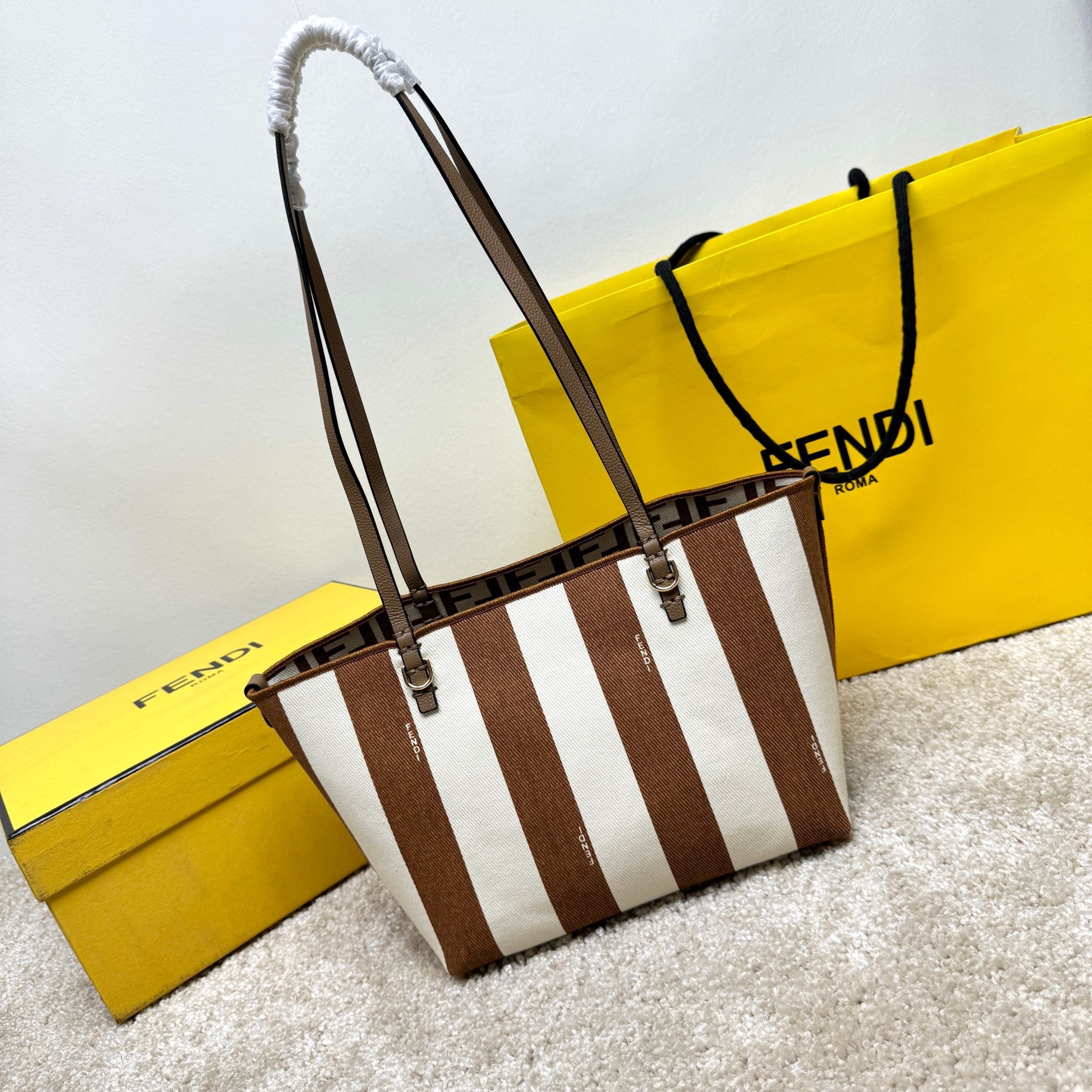 Fendi Einkaufstasche Größe: 35 x 19,5 x 32 cm