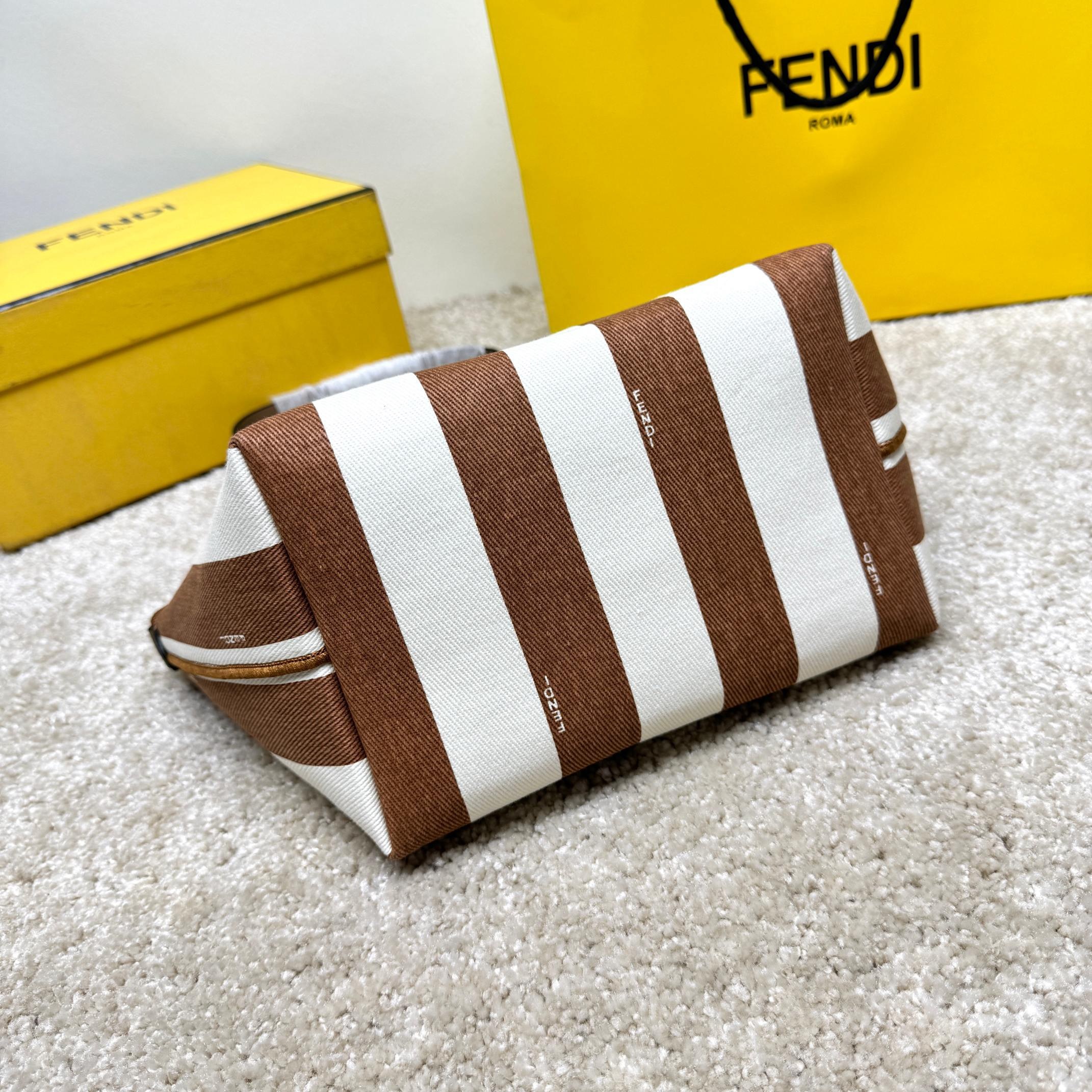 Fendi Einkaufstasche Größe: 35 x 19,5 x 32 cm