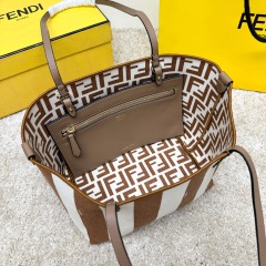 Fendi Einkaufstasche Größe: 35 x 19,5 x 32 cm