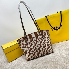Fendi Einkaufstasche Größe: 35 x 19,5 x 32 cm