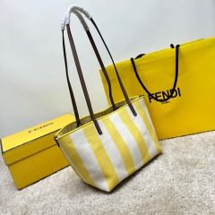 Fendi Einkaufstasche Größe: 35 x 19,5 x 32 cm