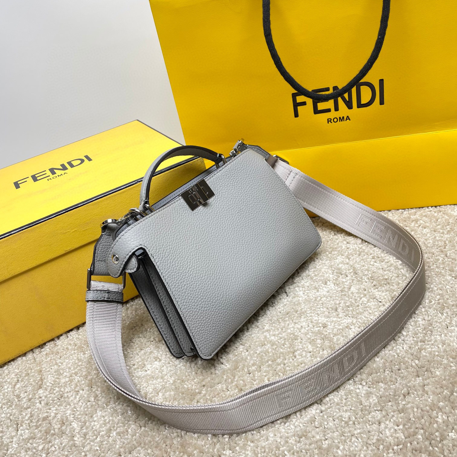 Borsa a mano Fendi Dimensioni: 23*14*6cm