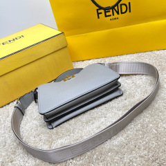 Borsa a mano Fendi Dimensioni: 23*14*6cm