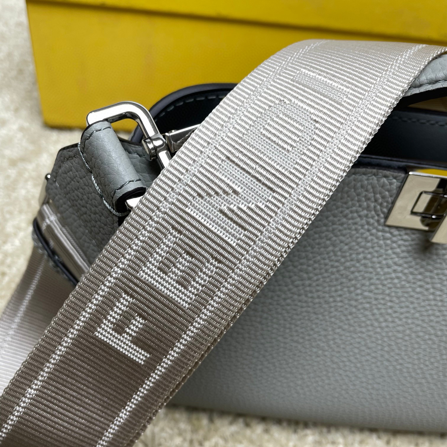 Borsa a mano Fendi Dimensioni: 23*14*6cm
